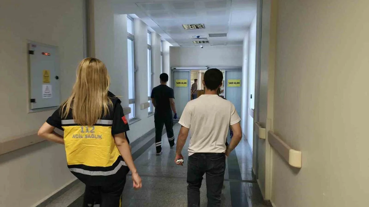 Adıyaman'da İnşaatta İşçi, Yüksekten Düşen Fayansla Yaralandı