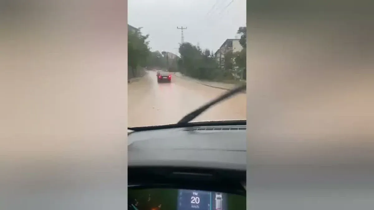Artvin'de Sağanak ve Fırtına Hayatı Olumsuz Etkiledi