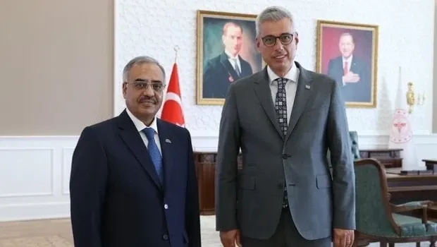 Bakan Memişoğlu, D-8 Genel Sekreteri Mahmood ile bir araya geldi