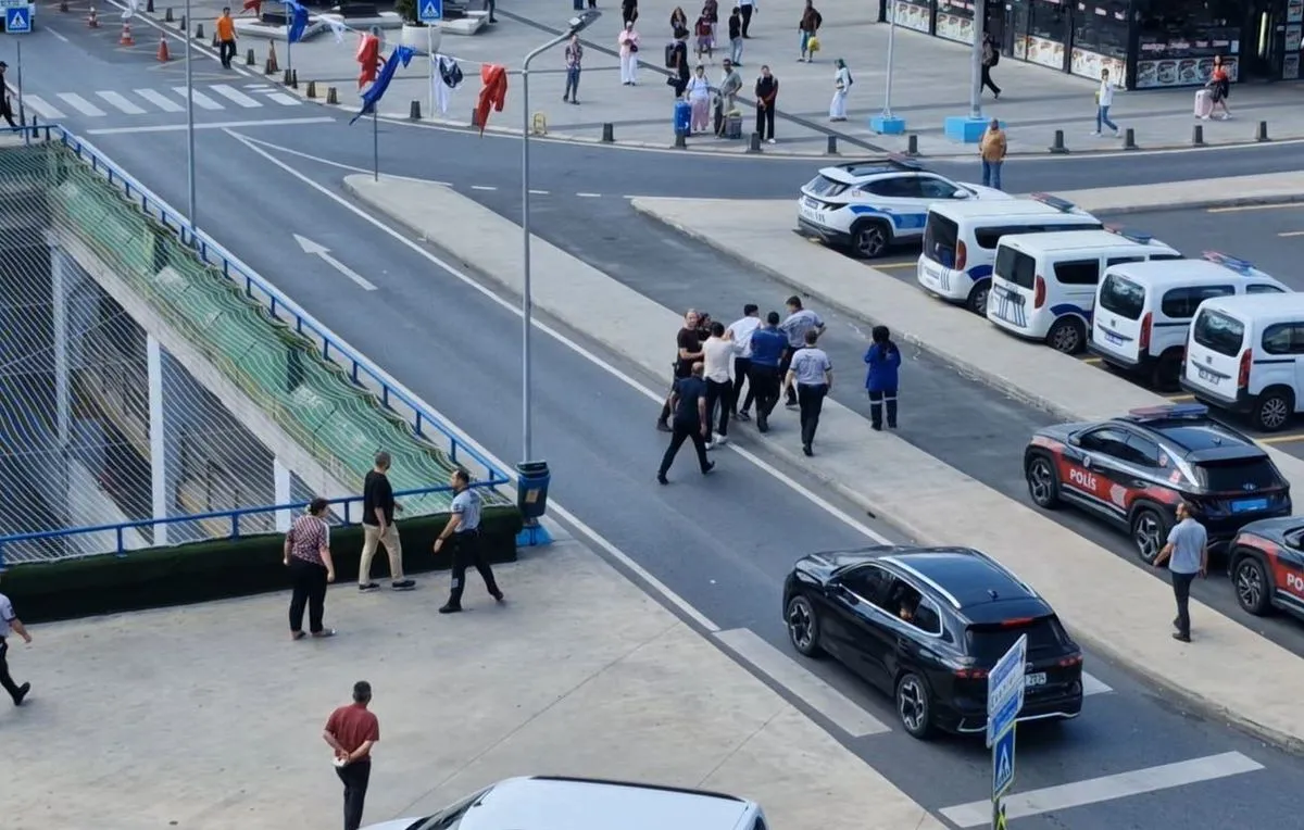 Bayrampaşa Otogarı'nda taksiciler arasında müşteri kavgası