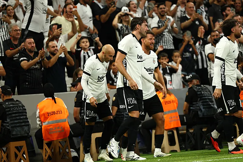 Beşiktaş evinde Arca Çorum FK'yı farklı yendi! (İŞTE MAÇIN ÖZETİ)