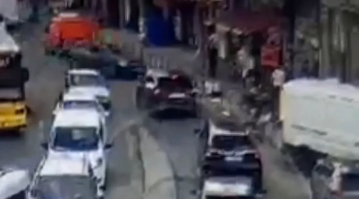 Beykoz'da Otomobil Yayalara Daldı: 5 Yaralı