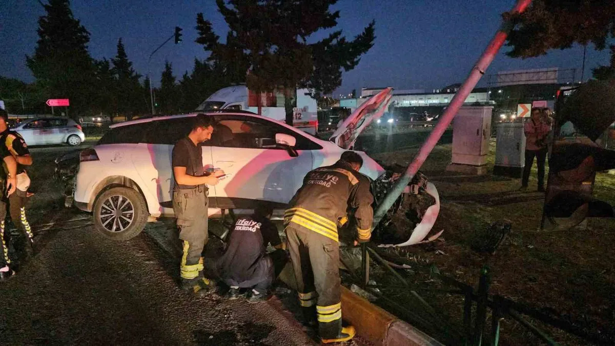 Çerkezköy'de Kafa Kafaya Çarpışma: 6 Yaralı