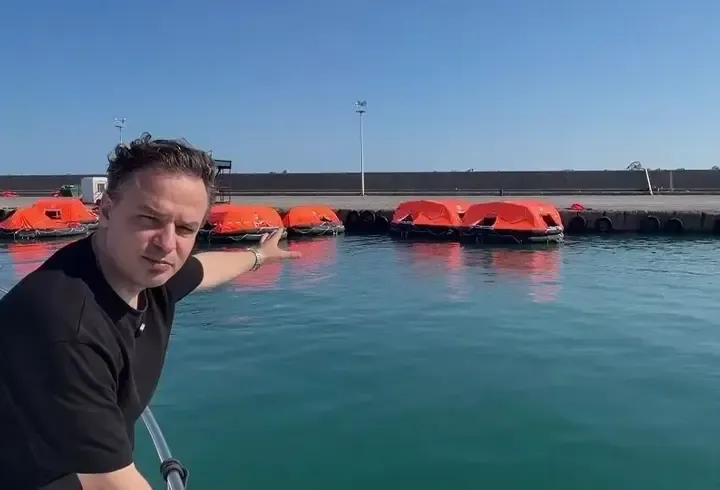 CNN TÜRK GÖRÜNTÜLEDİ: Batan gemiden bu can sallarıyla kurtarıldılar!