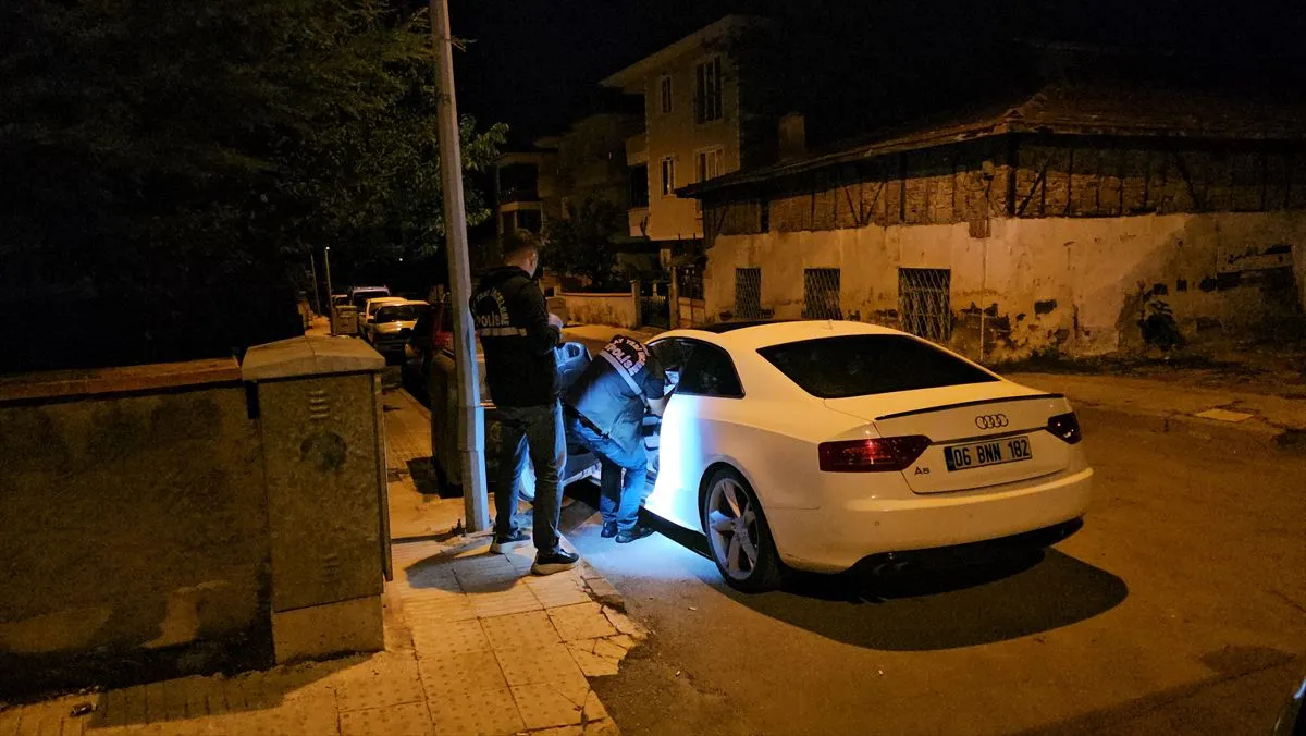 Çorum'da Park Halindeki Otomobile Silahlı Saldırı