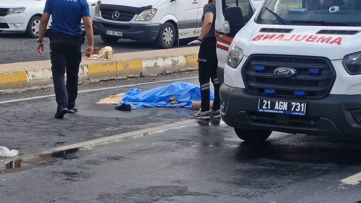 Diyarbakır'da Yayaya Otomobil Çarptı: Hayatını Kaybetti