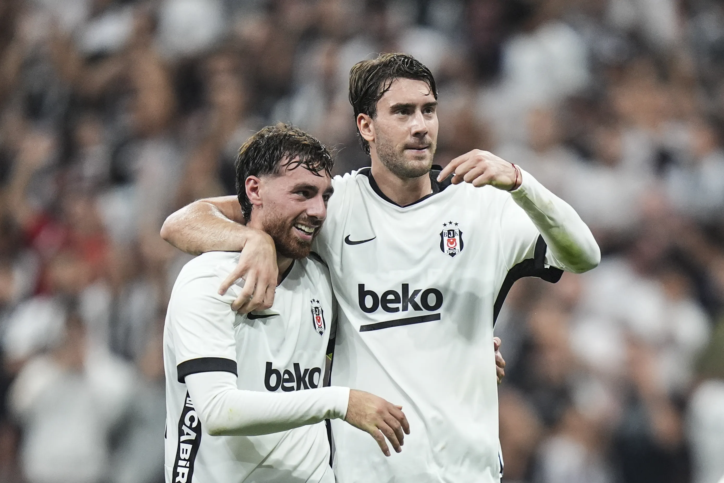 Dolmabahçe'de Vlahovic'in gecesi. 8 gollü maçta Beşiktaş, Çorum FK'yı farklı geçti