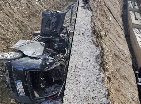 Erzurum’da feci kaza! Otomobil 5 metreden yol çalışmasına düştü: 3 ölü