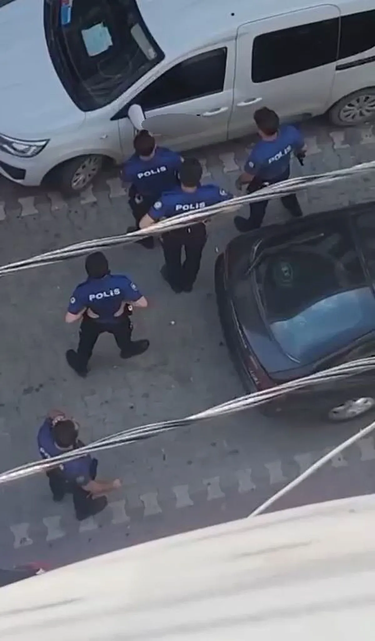 Esenyurt'ta bıçaklı dehşet: Polis havaya ateş açtı
