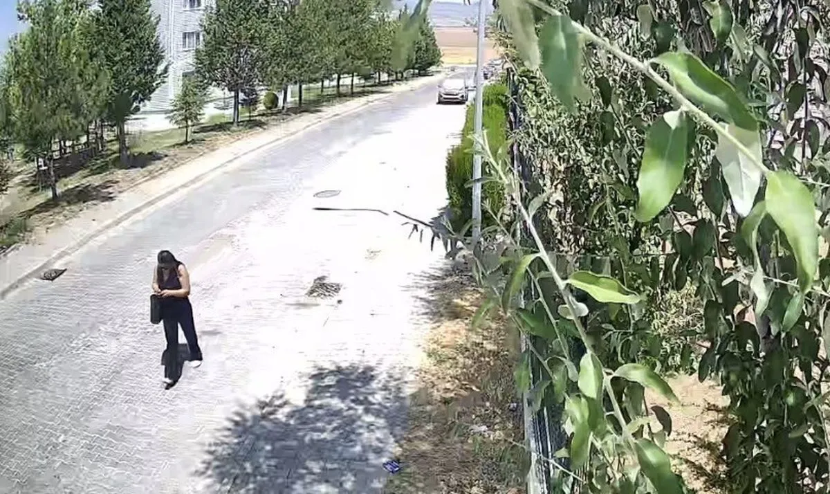 Eskişehir'de sahte polis dolandırıcılığı: 81 yaşındaki vatandaş hedef alındı, kadın şüpheli yakalandı
