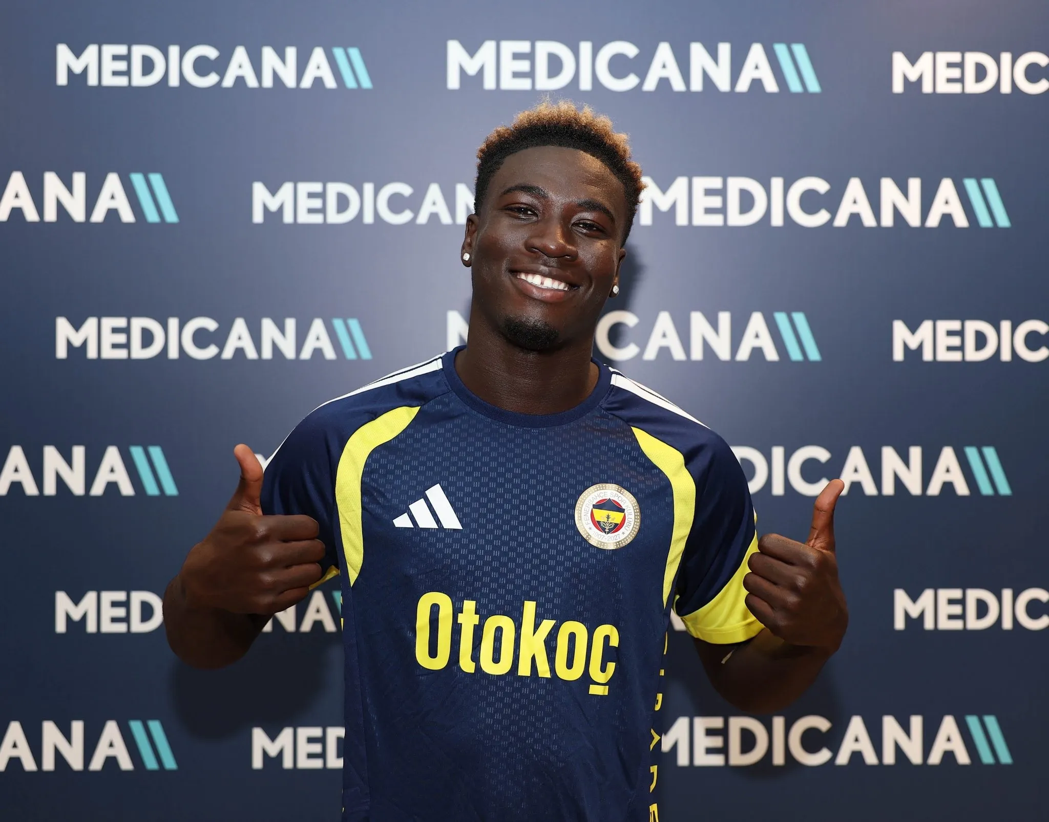 Fenerbahçe'de Kojo Peprah Oppong için imza töreni düzenlendi!