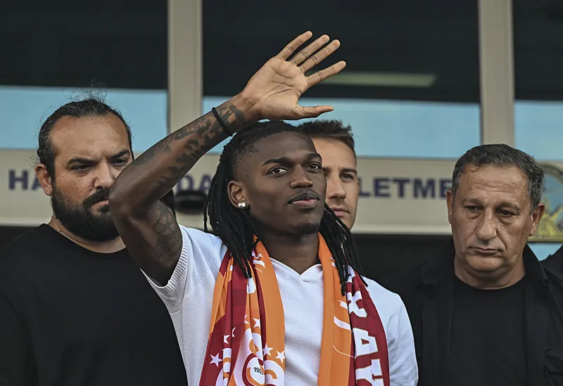 Galatasaray'a Milan'dan bir transfer daha! Leao'nun ardından hedefte o isim var