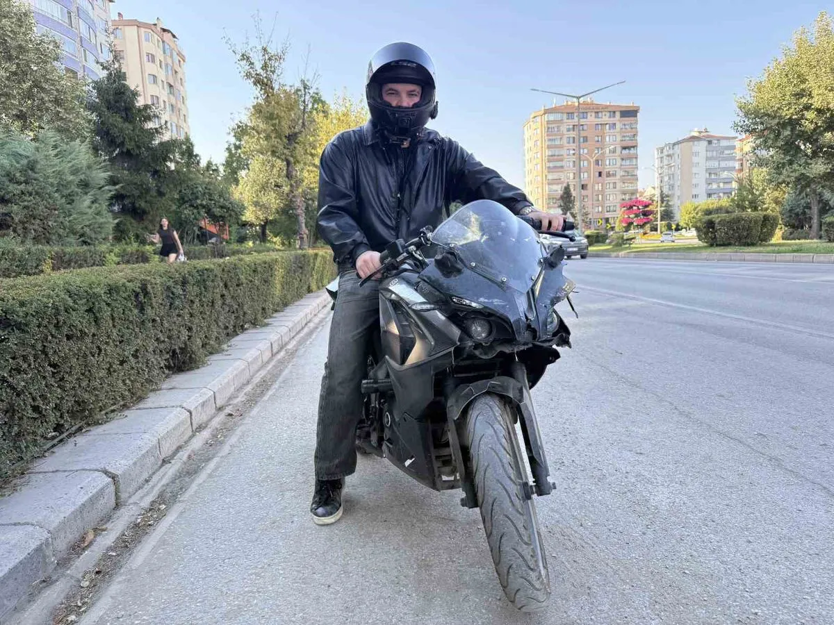 Genç motosikletçi üst üste kaza yaptı: 'Günde 3 kaza yapmadan kendime gelemiyorum'