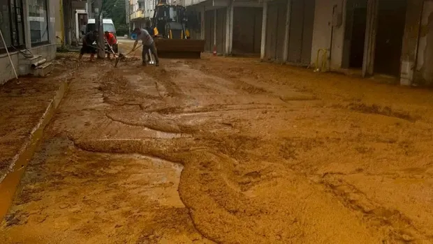 Giresun'da sağanak ve heyelan 2,2 milyon liralık hasara yol açtı: Çınarcık Deresi'nin taşma anı kamerada