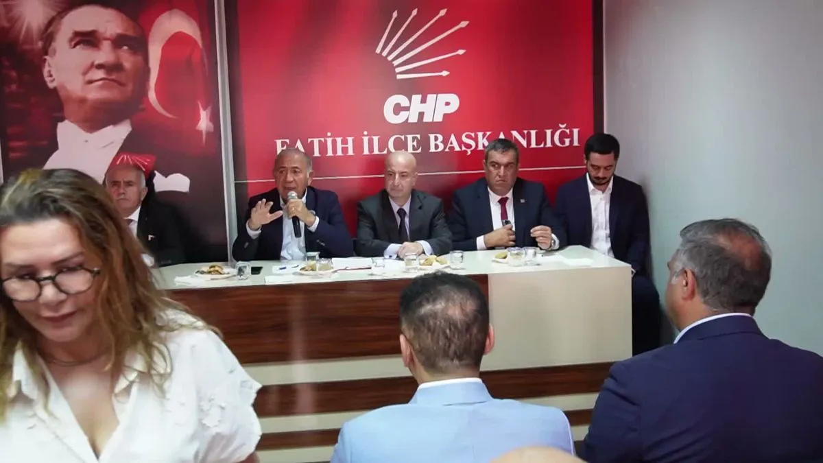 Gürsel Tekin: '103 yıllık partimizin korunması için kendimizi kalkan ettik'
