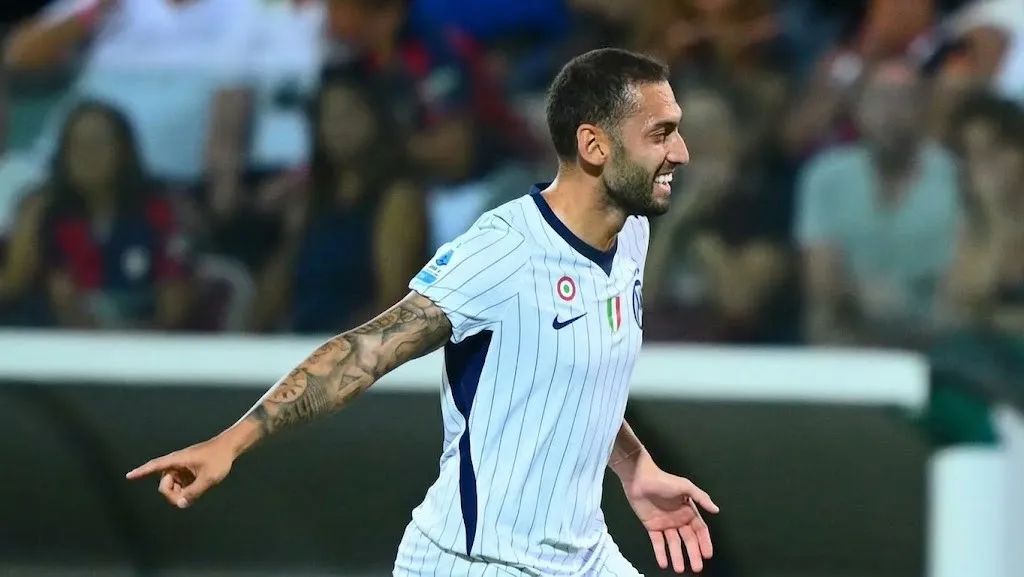 Hakan Çalhanoğlu gollerine devam ediyor! Cagliari karşısında uzaktan nefis vurdu