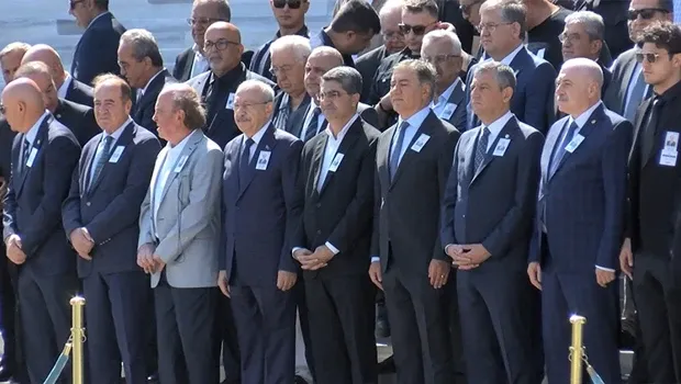 Hayatını kaybeden eski CHP Genel Başkan Vekili Cevdet Selvi için TBMM'de tören düzenlendi! Kılıçdaroğlu ve Özel tokalaştı