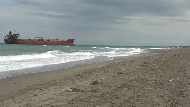 İHA saldırısına uğrayan tanker Samsun'da karaya oturdu