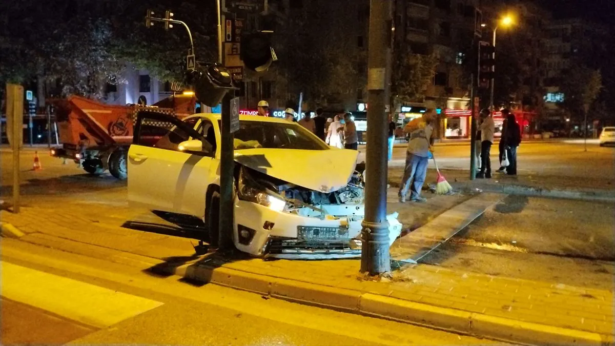 İnegöl'de İki Otomobil Çarpıştı: 7 Yaralı
