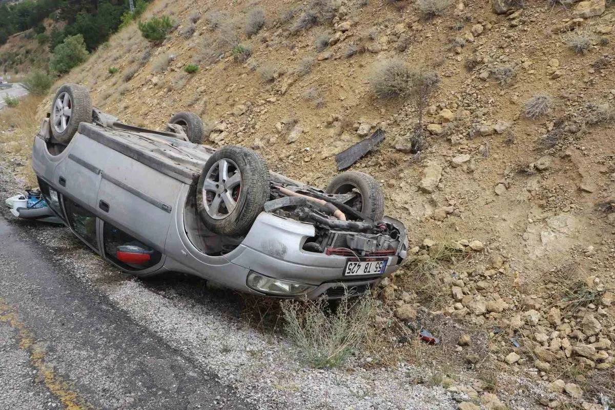 Karaman'da Takla Atan Otomobilde 2 Kişi Mucize Eseri Kurtuldu
