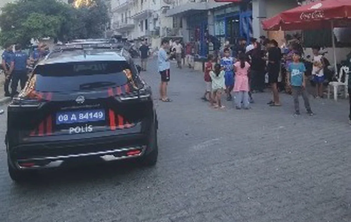 Kuşadası'nda Sokak Ortasında Silahlı Saldırı: 1 Yaralı, 14 Yaşındaki Kız Çocuğu da Vuruldu