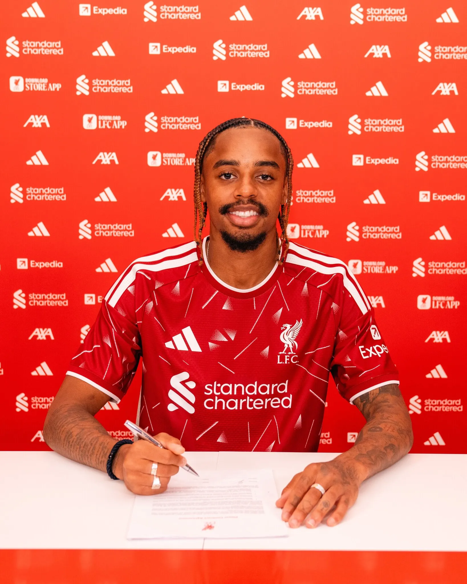 Liverpool, Bradley Barcola'yı transfer etti!
