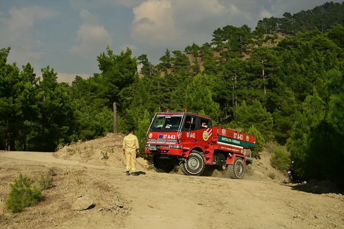 Manavgat'ta Orman Yangınına Havadan ve Karadan Müdahale