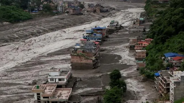 Nepal'deki selde hayatını kaybedenlerin sayısı 903'e yükseldi