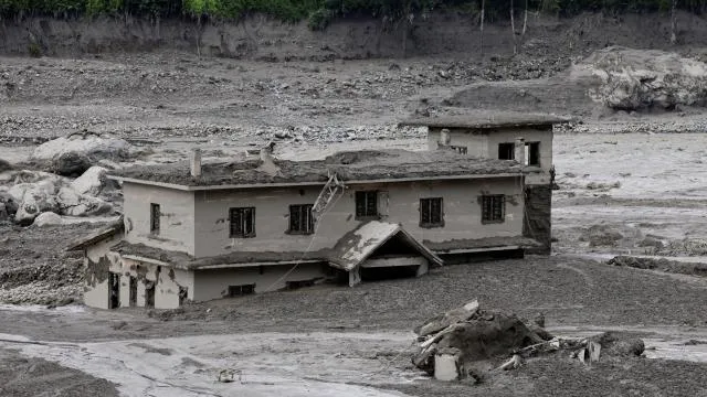 Nepal'deki selde hayatını kaybedenlerin sayısı 939'a yükseldi