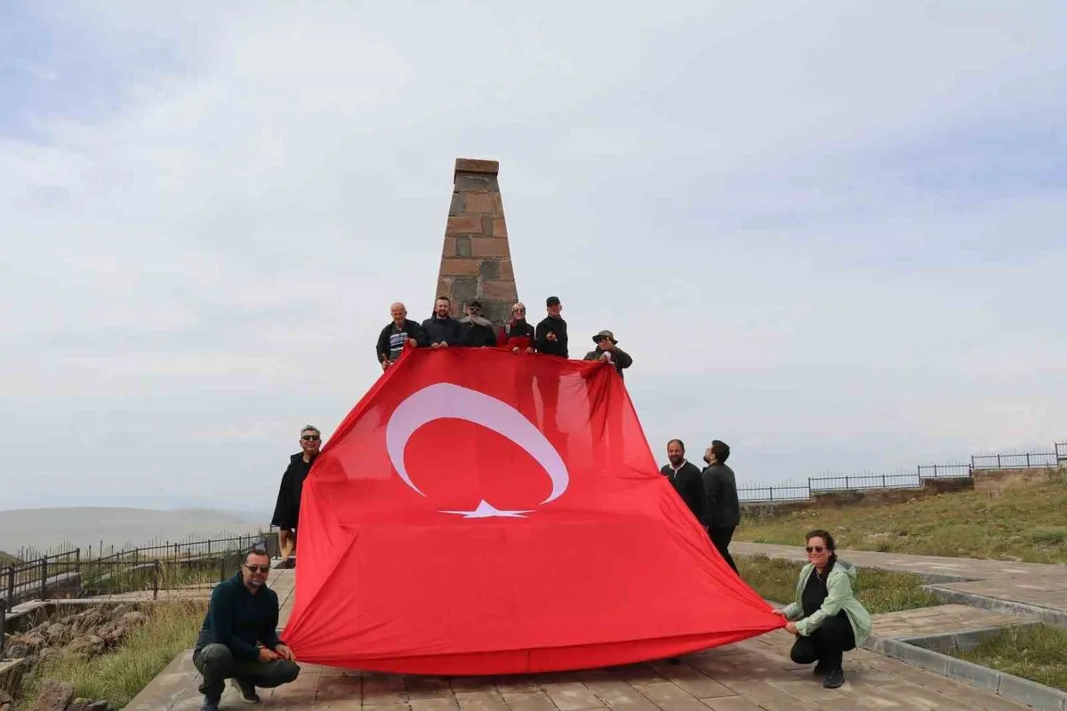 Oltu Yürüyüş Grubu'ndan Allahuekber Dağları'nda 30 Ağustos Anması