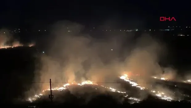 Osmaniye’de hasat edilen mısır tarlasında anız yangını