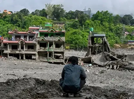 Sel felaketi Nepal'i yuttu! Can kaybı 900'ü aştı, 4 binden fazla kişiye ulaşılamıyor