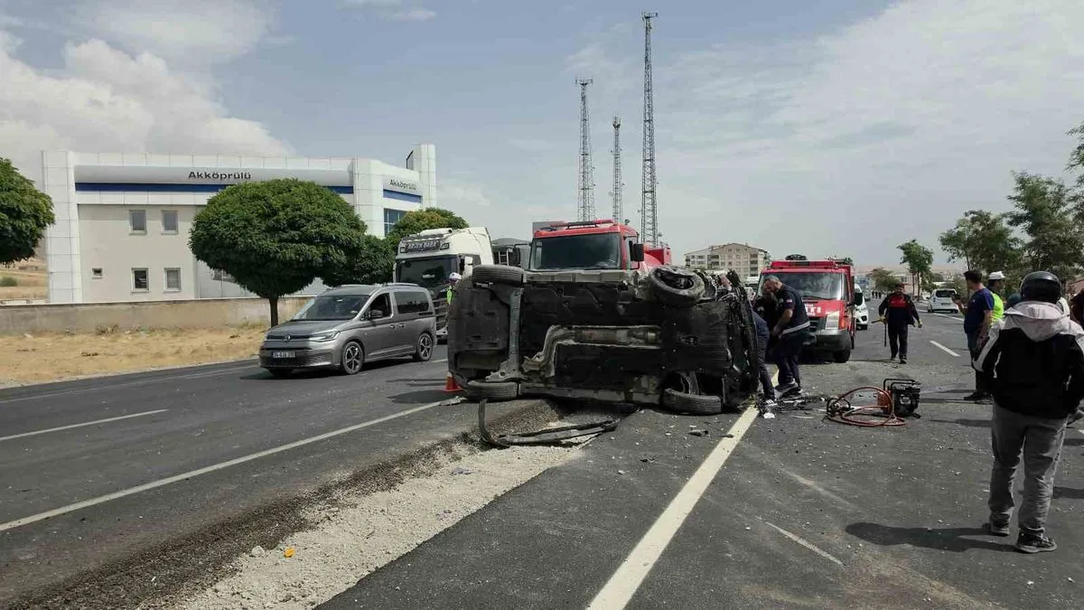Tatvan'da İki Araç Çarpıştı: 2 Yaralı