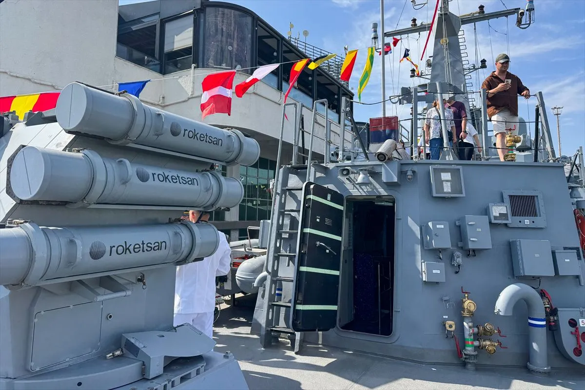 TCG Karşıyaka Gemisi Zafer Bayramı'nda Ziyarete Açıldı