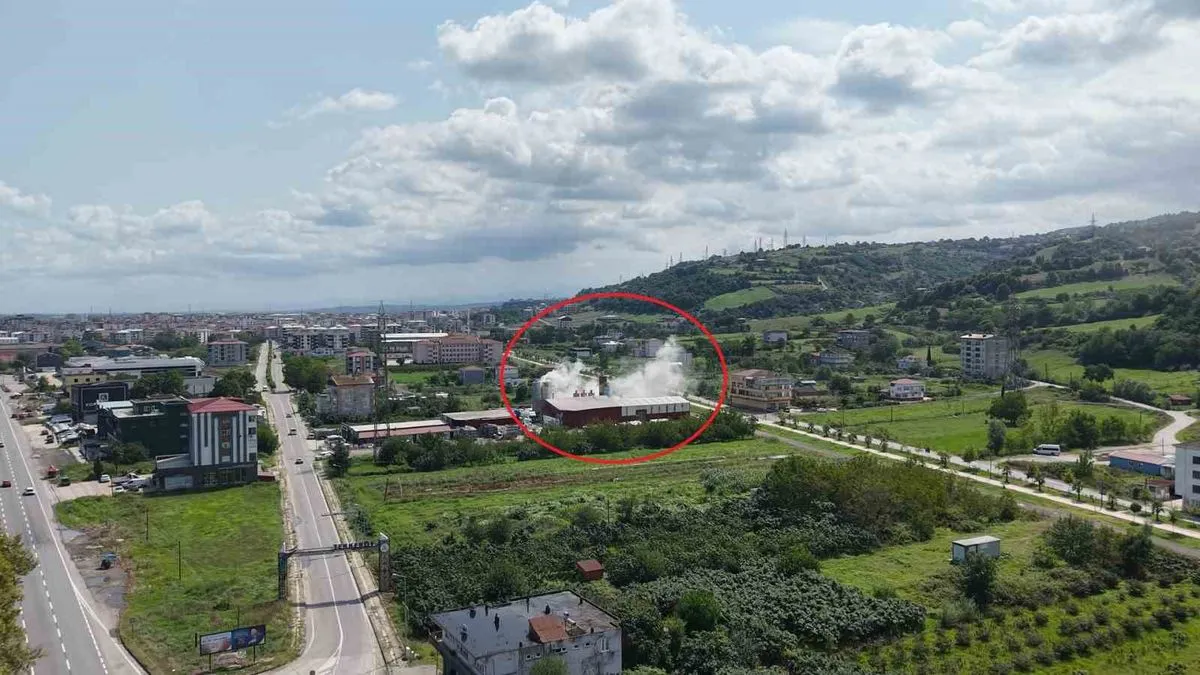 Tekkeköy'de Duman Paniği: Fabrika Bacasından Çıkan Normal Duman