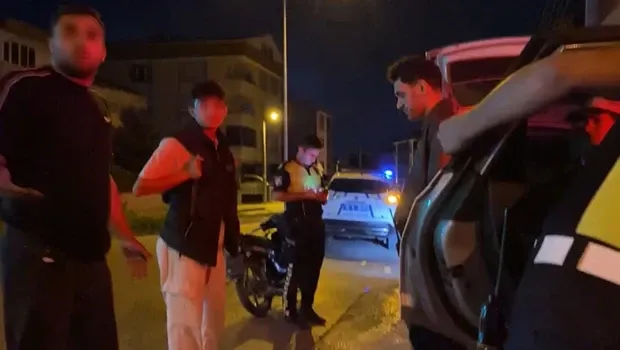Trafik denetiminde ilginç anlar: Cezayı duyunca motosikletini bırakıp yaya olarak uzaklaştı