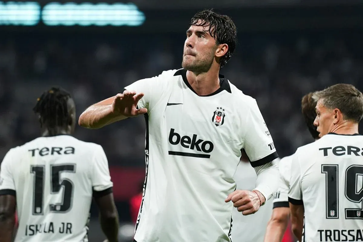 Vlahovic'i tutabilene aşk olsun! Dolmabahçe'de şov yaptı