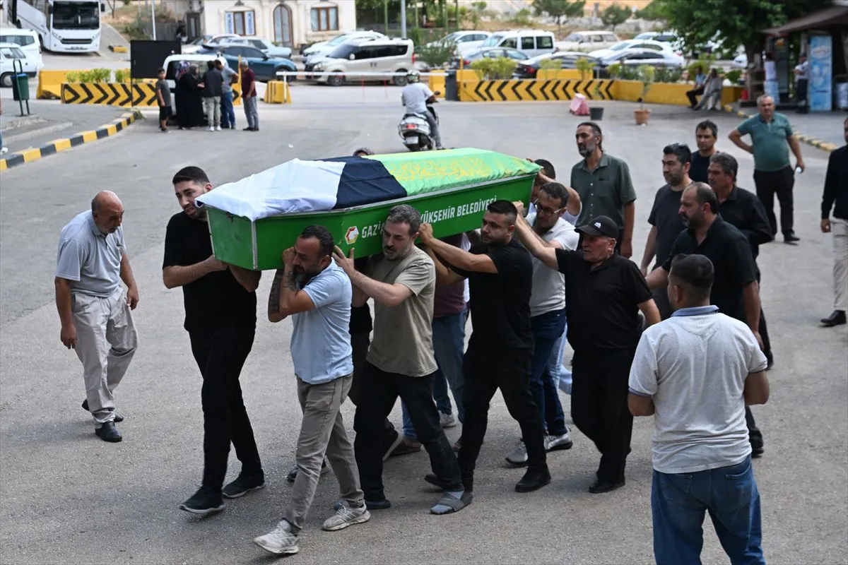14 Yaşındaki Nisa Törer Son Yolculuğuna Uğurlandı