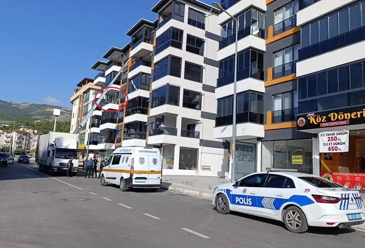 3'üncü kattan düşen 3 yaşındaki çocuk ağır yaralandı