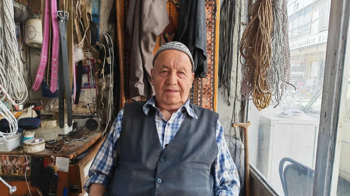 92 Yaşındaki Mehmet Ali Usta, 70 Yıldır Semercilik Mesleğini Yaşatıyor