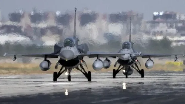 ABD ordusuna ait F-16 savaş uçağı düştü