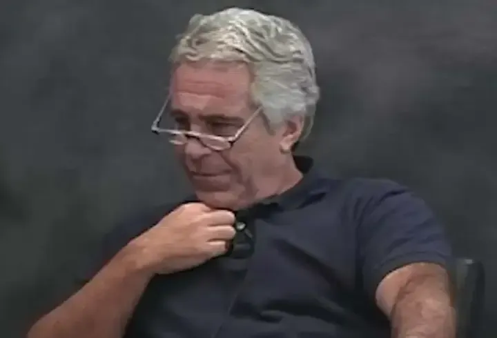 ABD'de kongre kürsüsünden tarihi çıkış! Epstein'in 14 suç ortağının ismini tek tek okudu