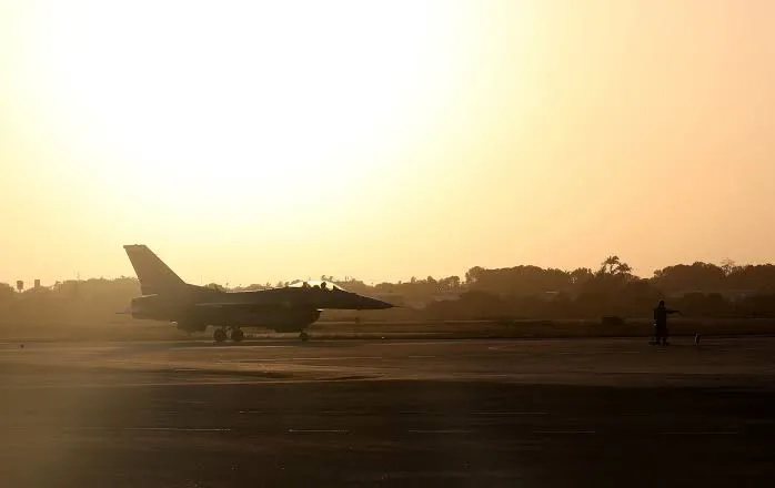 ABD'nin Michigan eyaletinde eğitim sırasında F-16 savaş uçağı düştü