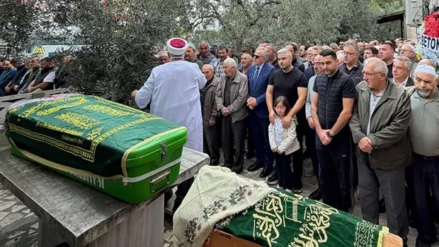 Acı veda: Hamile anne ve 3 yaşındaki kızı son yolculuğuna uğurlandı