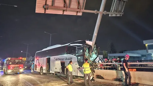 Adana'da yolcu otobüsü kazasında 11 yaralı