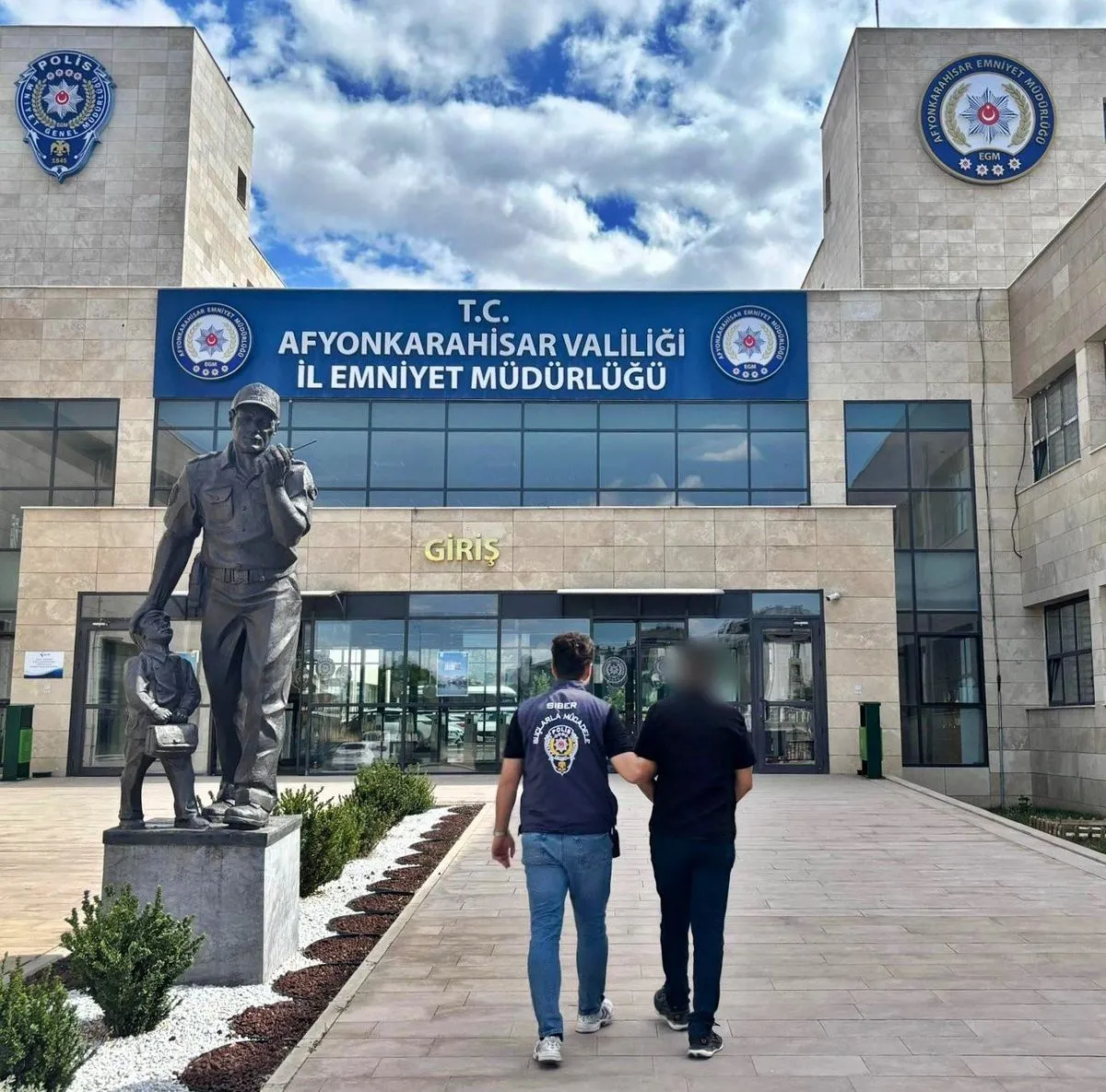 Afyonkarahisar'da Müstehcen Yayın Suçundan Aranan Şahıs Yakalandı