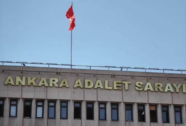 Alihan Kuriş suç örgütü soruşturması: Eski Bakan İdris Naim Şahin ifade için adliyeye gitti