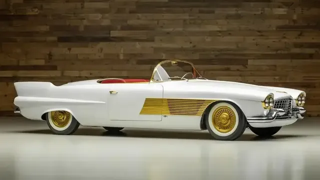 Altın Kaplamalı 1953 Cadillac Elegante, Rekor Fiyata Satıldı