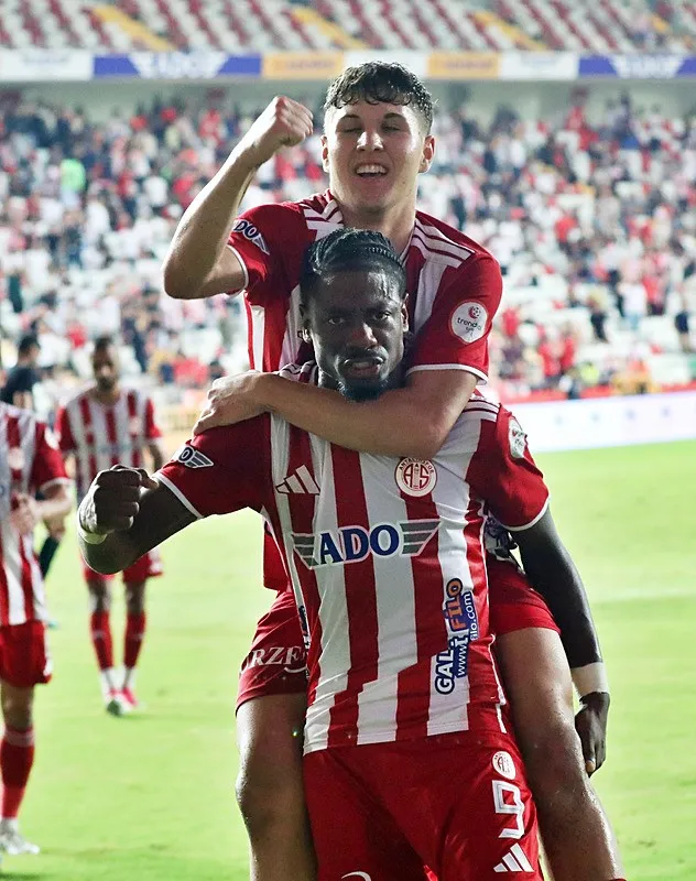 Antalyaspor Vanspor FK'yı 3 golle geçti!