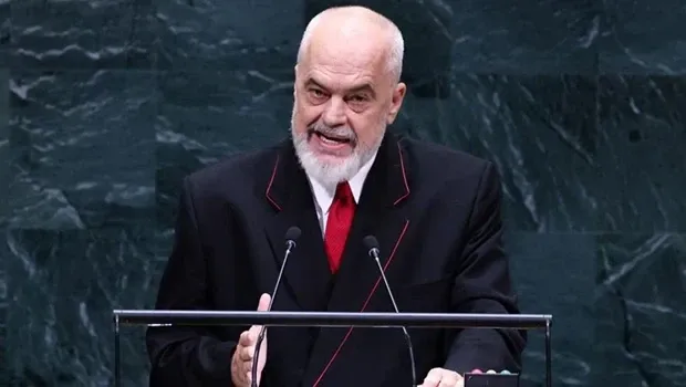 Arnavutluk Başbakanı Edi Rama'ya New York'ta protesto: Yumurta fırlatıldı